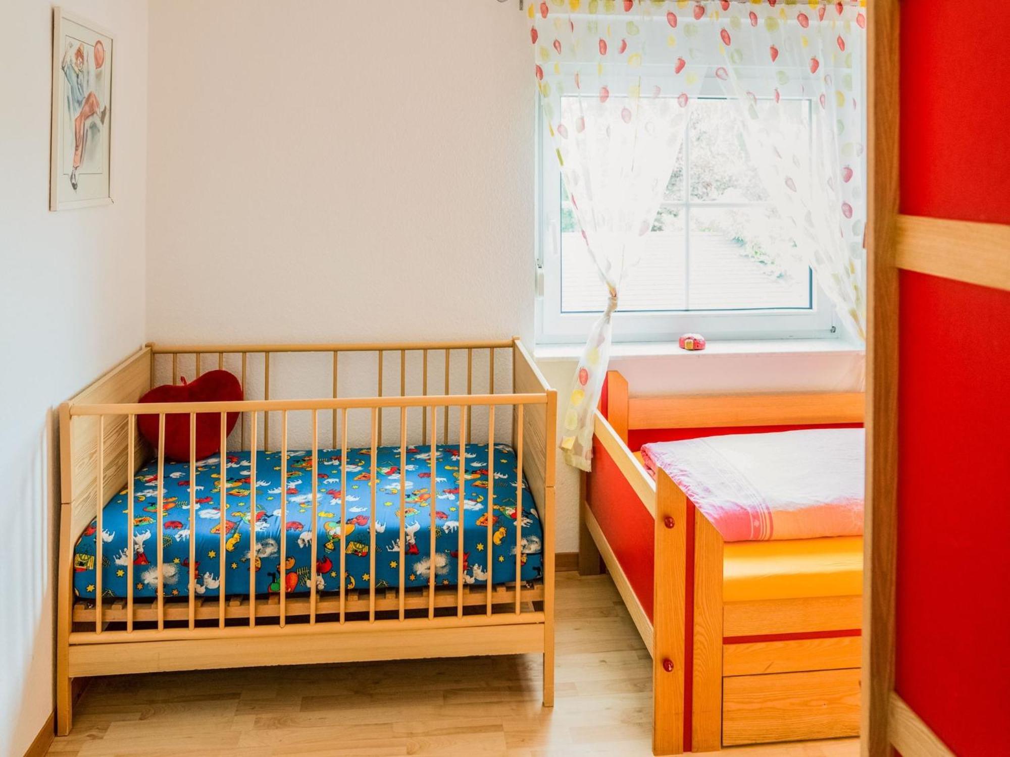 Luxurious In Near Public Pool Apartment