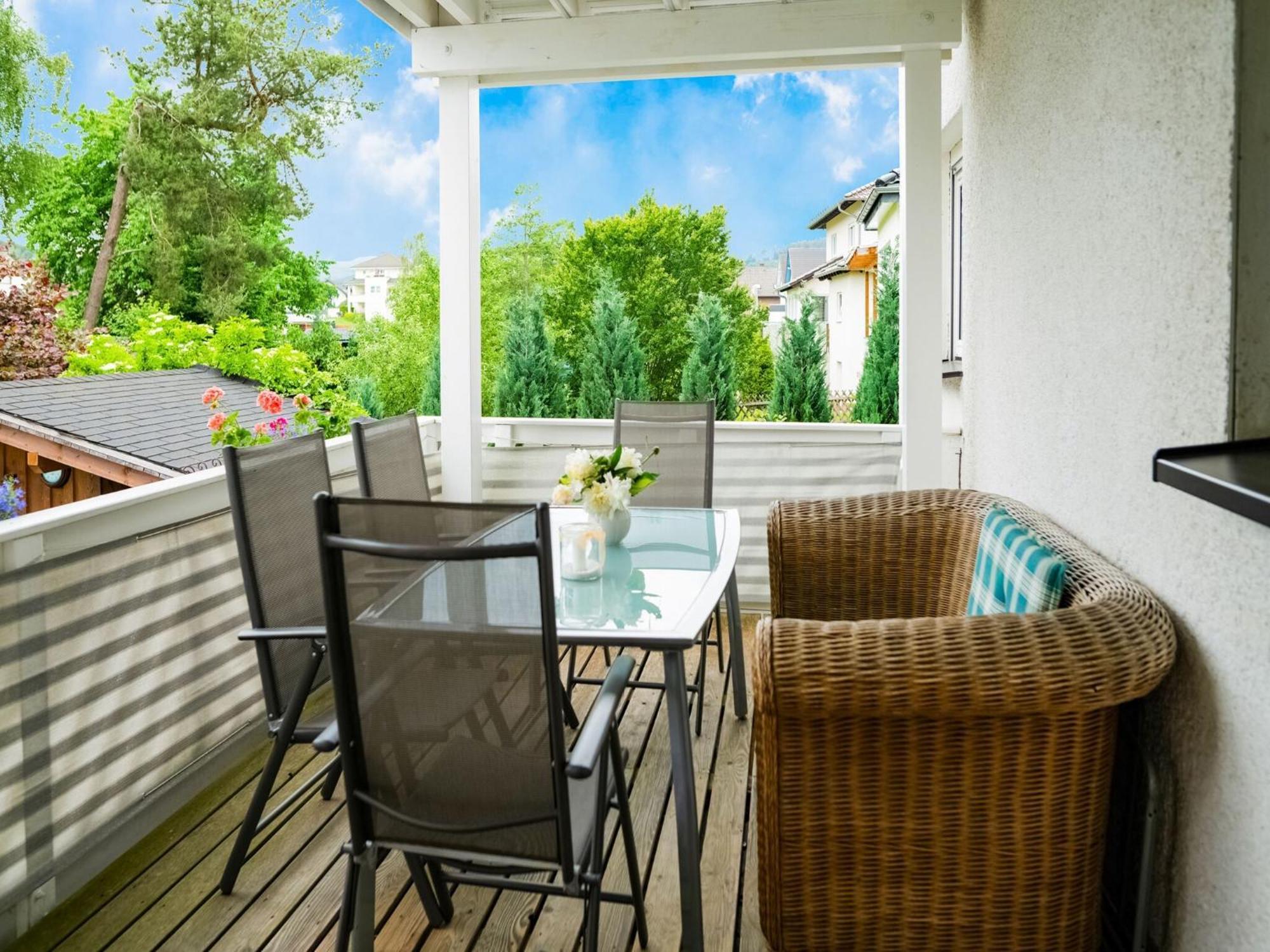 Luxurious In Near Public Pool Apartment